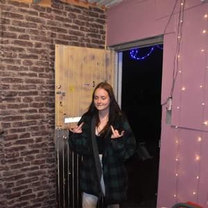 Meet your Posher, Caitlin